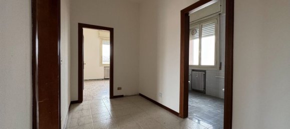 3 rooms Apartment in Modena, Italy No. 22748 13