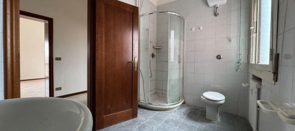 3 rooms Apartment in Modena, Italy No. 22748 28