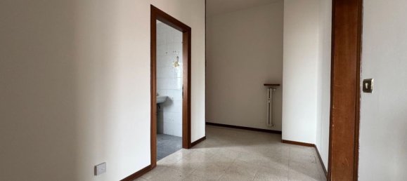 3 rooms Apartment in Modena, Italy No. 22748 14
