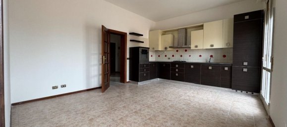 3 rooms Apartment in Modena, Italy No. 22748 23