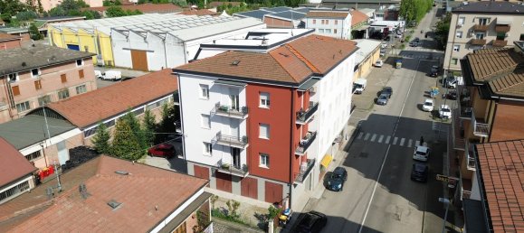 3 rooms Apartment in Modena, Italy No. 22748 7