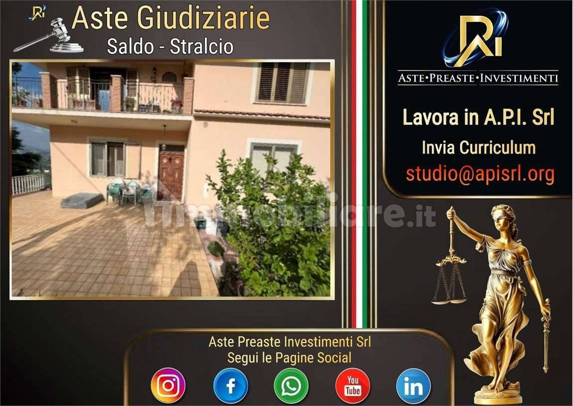 2 bedrooms Apartment in Alanno, Italy No. 272946