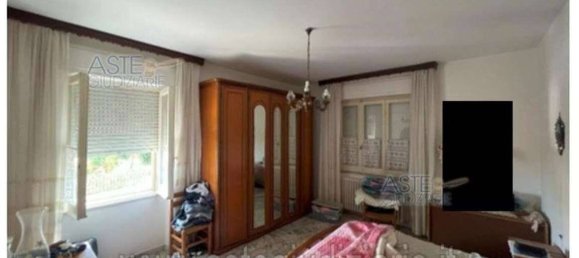 2 bedrooms Apartment in Alanno, Italy No. 272946 9