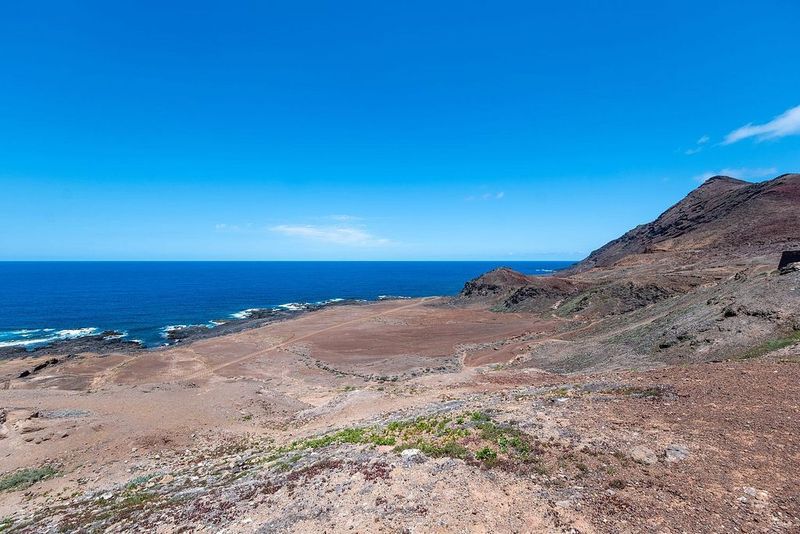  Building in Las Palmas De Gran Canaria, Spain No. 243824