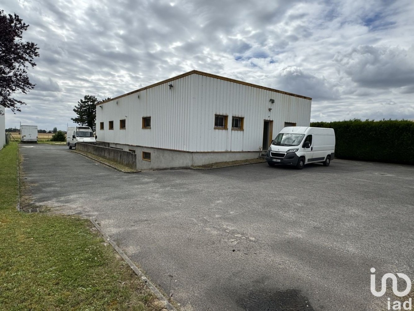 Propiedad comercial en La Chapelle-Saint-Mesmin, France 500 m² No. 249741