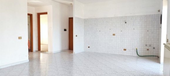 3 rooms Apartment in Rome, Italy No. 9573 5