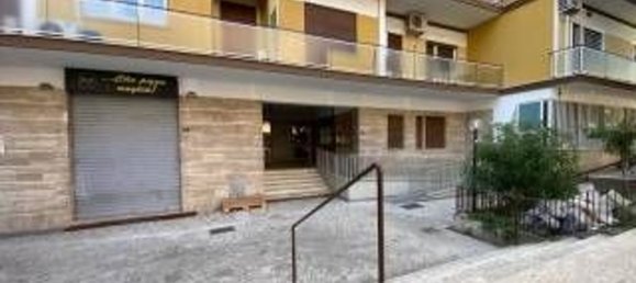 2 rooms Apartment in Rome, Italy No. 274966 9