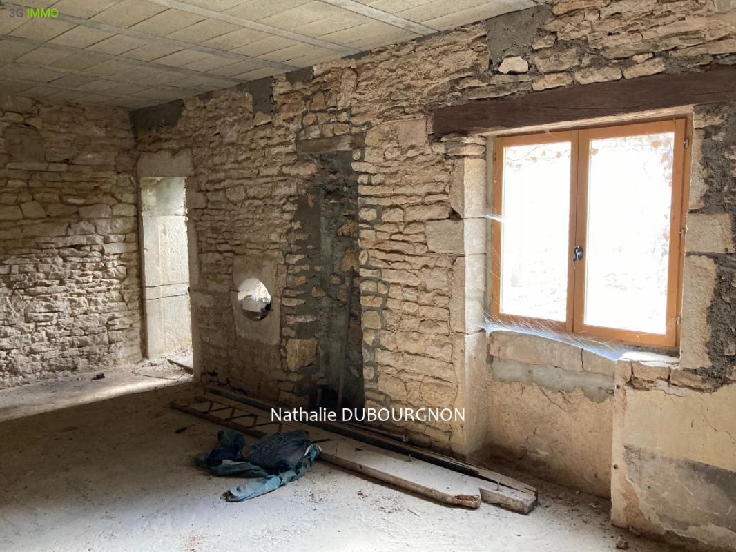 5 rooms House in Lugny, France No. 205371