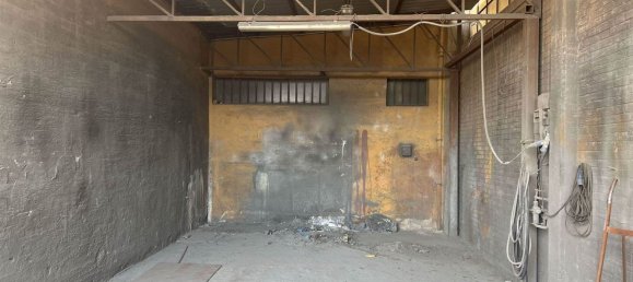 590m² Warehouse in Livorno, Italy No. 324180 2