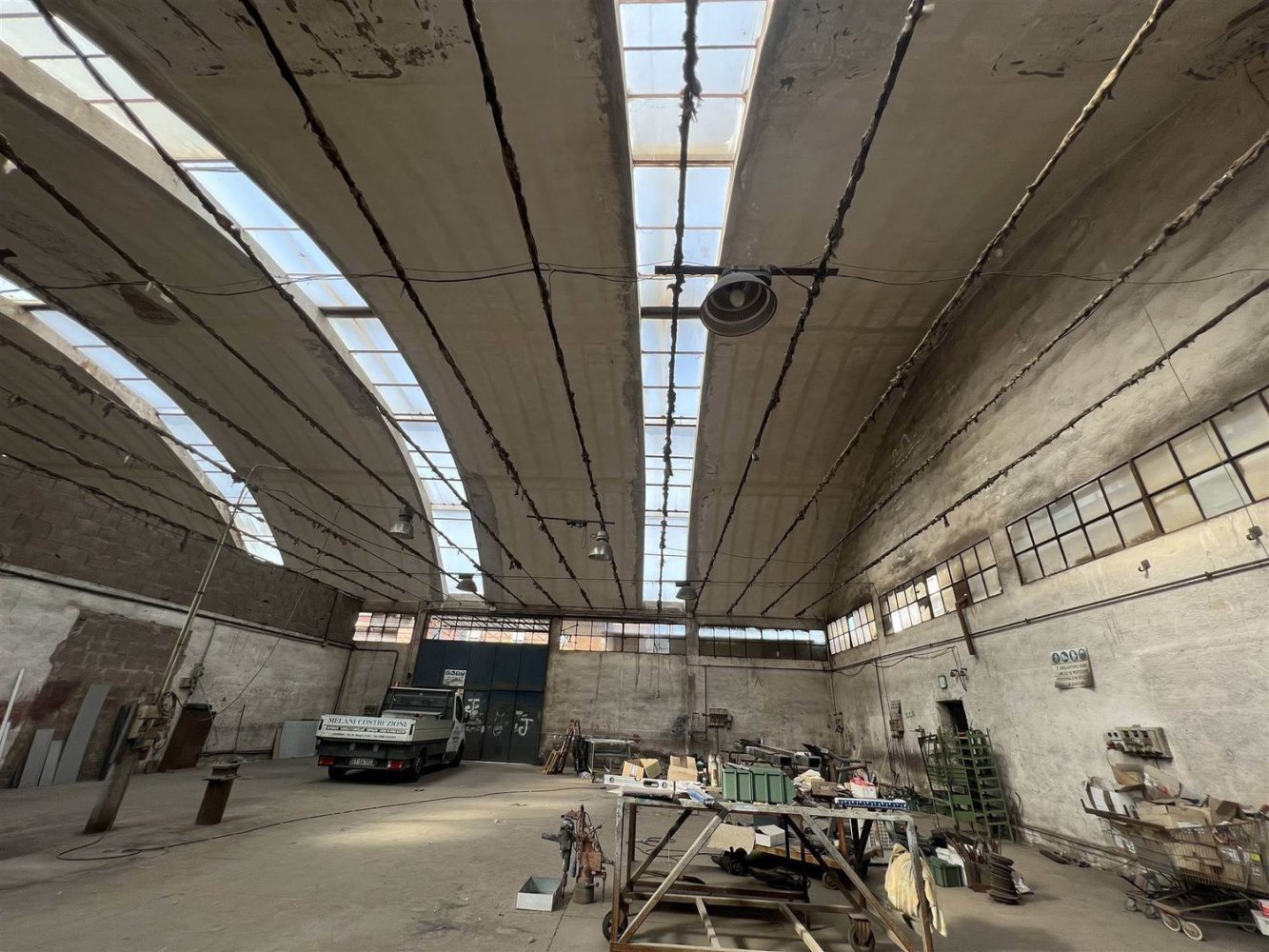 590m² Warehouse in Livorno, Italy No. 324180