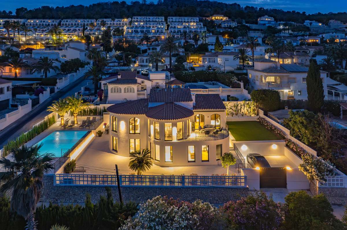 Вилла с 5 спальнями в Кальпе, Испания № 197496