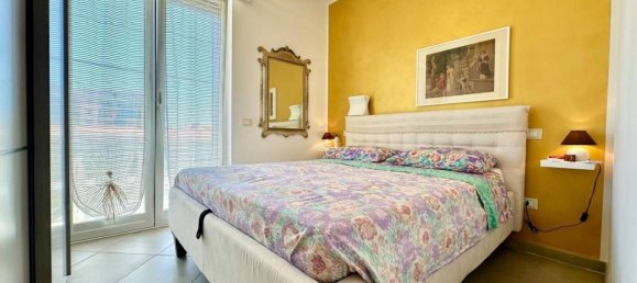 Квартира с 3 комнатами в Лоано, Италия № 299459 18