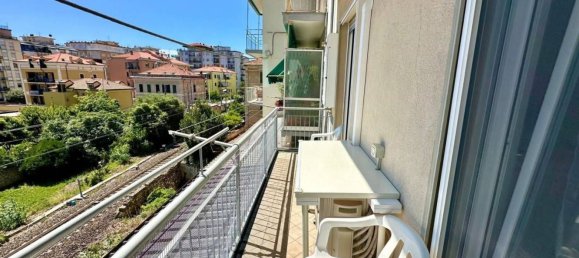 Квартира с 3 комнатами в Лоано, Италия № 299459 14