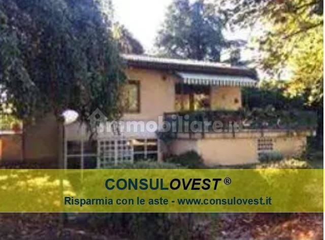 Villa de 2 dormitorios en Agrate Brianza, Italy No. 7743