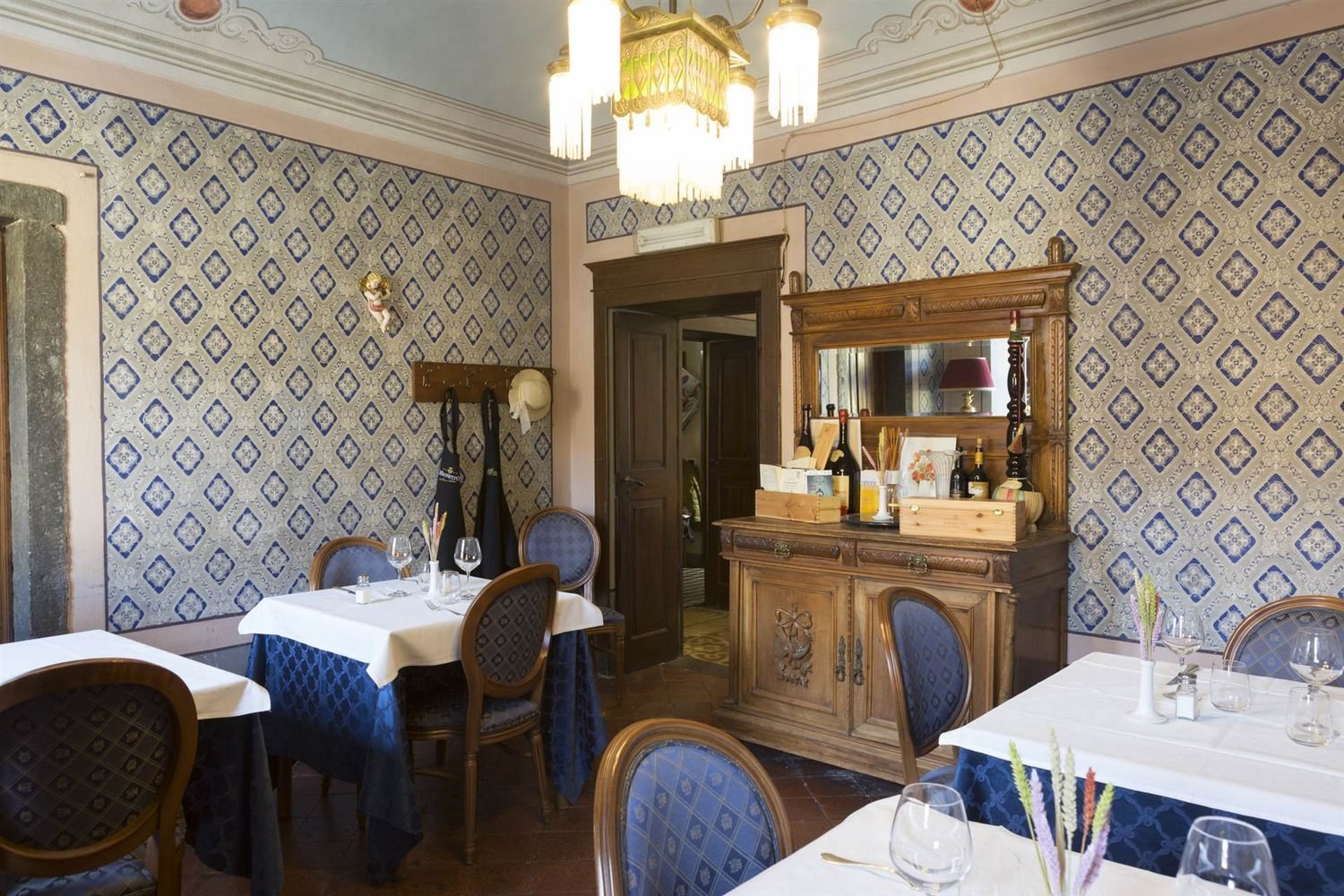 482m² Commercial property in Bagnone, Italy No. 261543