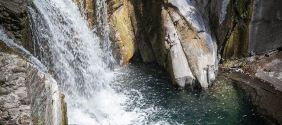 482m² Commercial property in Bagnone, Italy No. 261543 10