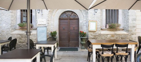 482m² Commercial property in Bagnone, Italy No. 261543 5