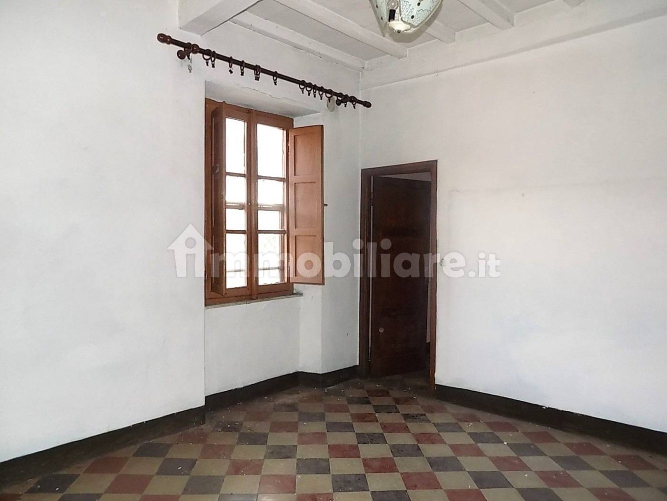 4 bedrooms Apartment in Barga, Italy No. 118753