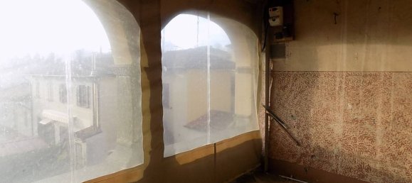 4 bedrooms Apartment in Barga, Italy No. 118753 3