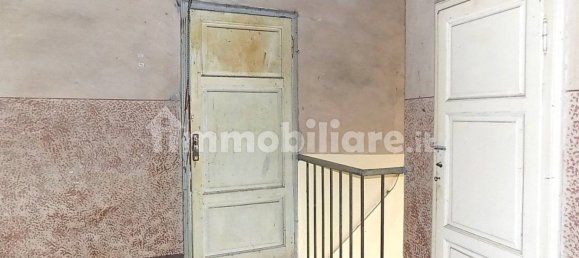 4 bedrooms Apartment in Barga, Italy No. 118753 8