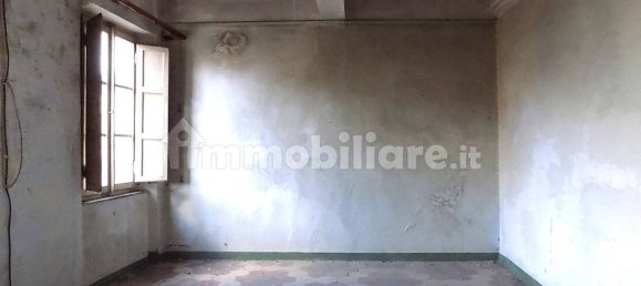 4 bedrooms Apartment in Barga, Italy No. 118753 2