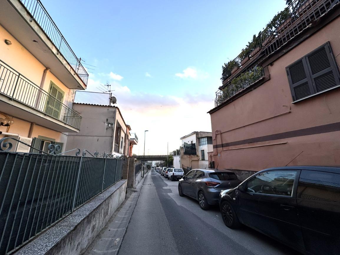 3 rooms Apartment in Naples, Italy No. 235969