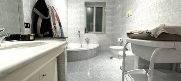 3 rooms Apartment in Naples, Italy No. 235969 16