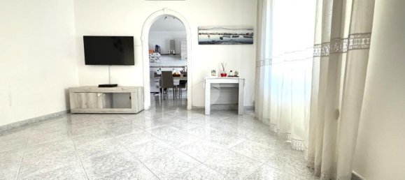 3 rooms Apartment in Naples, Italy No. 235969 2