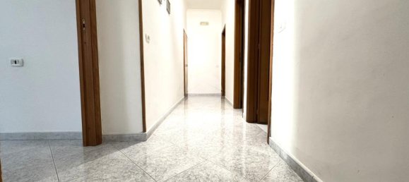 3 rooms Apartment in Naples, Italy No. 235969 8