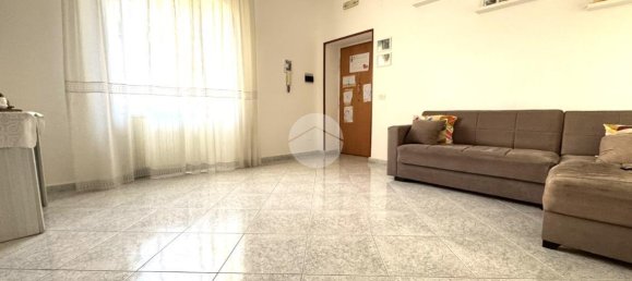 3 rooms Apartment in Naples, Italy No. 235969 4