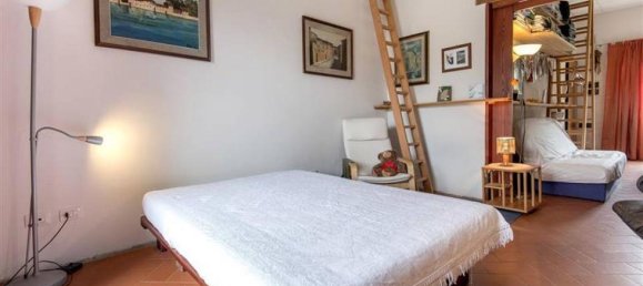 Studio in Florence, Italy No. 60 2