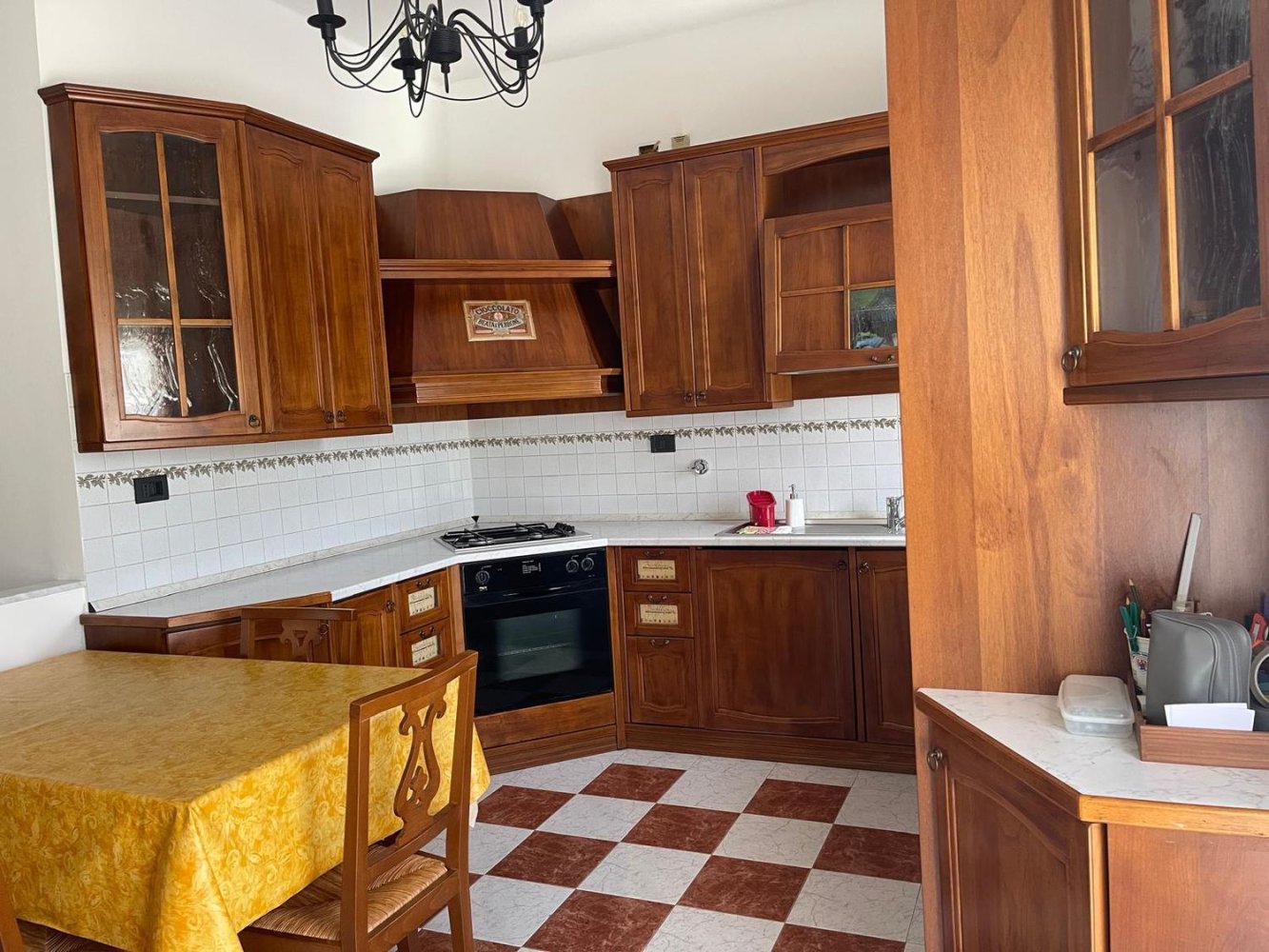 4-salle Appartement à Genoa, Italy No. 77894