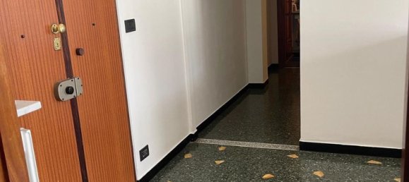 4-salle Appartement à Genoa, Italy No. 77894 10