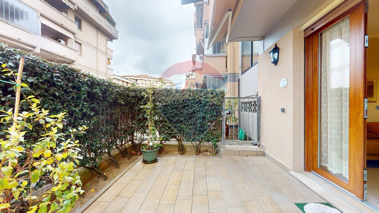 5 rooms Apartment in Viareggio, Italy No. 40099