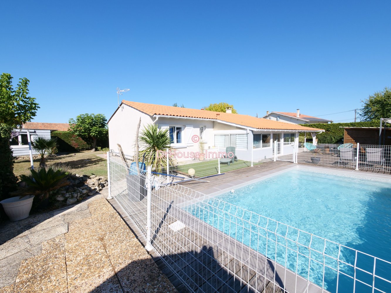 3 bedrooms House in Lamarque, France No. 109516