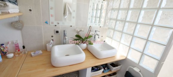 3 bedrooms House in Lamarque, France No. 109516 2