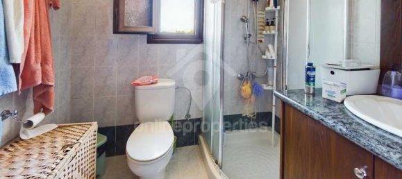 Propiedad comercial de 4 dormitorios en Kiti, Cyprus No. 80169 9