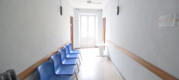 Oficina en Capannori, Italy 355 m² No. 178840 15