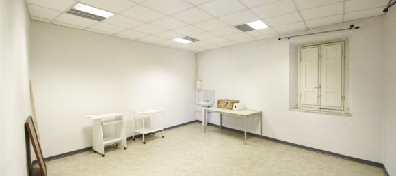 Oficina en Capannori, Italy 355 m² No. 178840 17
