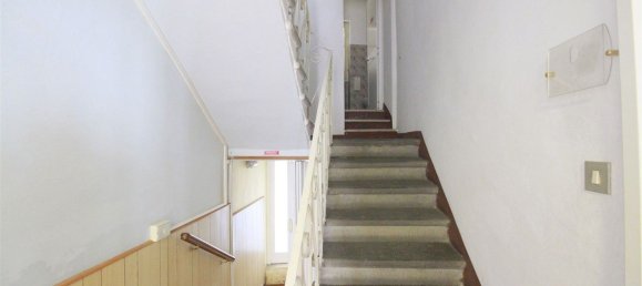 Oficina en Capannori, Italy 355 m² No. 178840 12