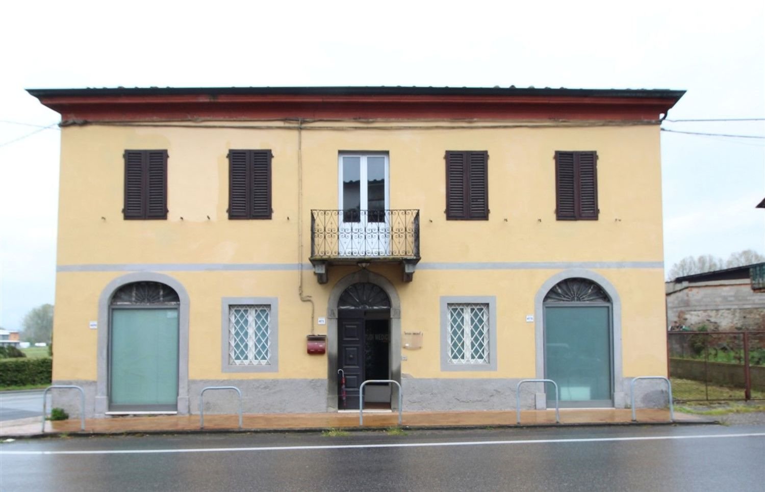Oficina en Capannori, Italy 355 m² No. 178840
