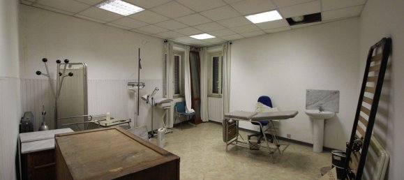 Oficina en Capannori, Italy 355 m² No. 178840 18