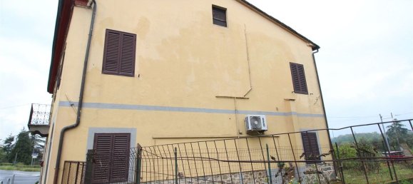 Oficina en Capannori, Italy 355 m² No. 178840 3