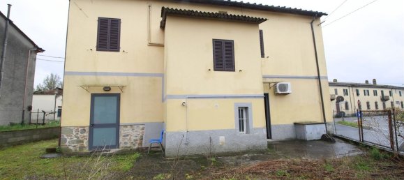 Oficina en Capannori, Italy 355 m² No. 178840 5