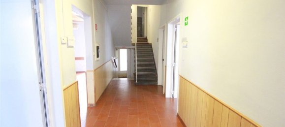 Oficina en Capannori, Italy 355 m² No. 178840 6