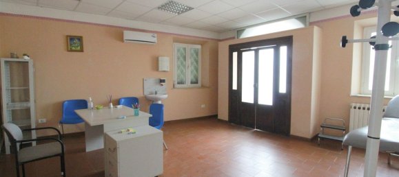 Oficina en Capannori, Italy 355 m² No. 178840 14