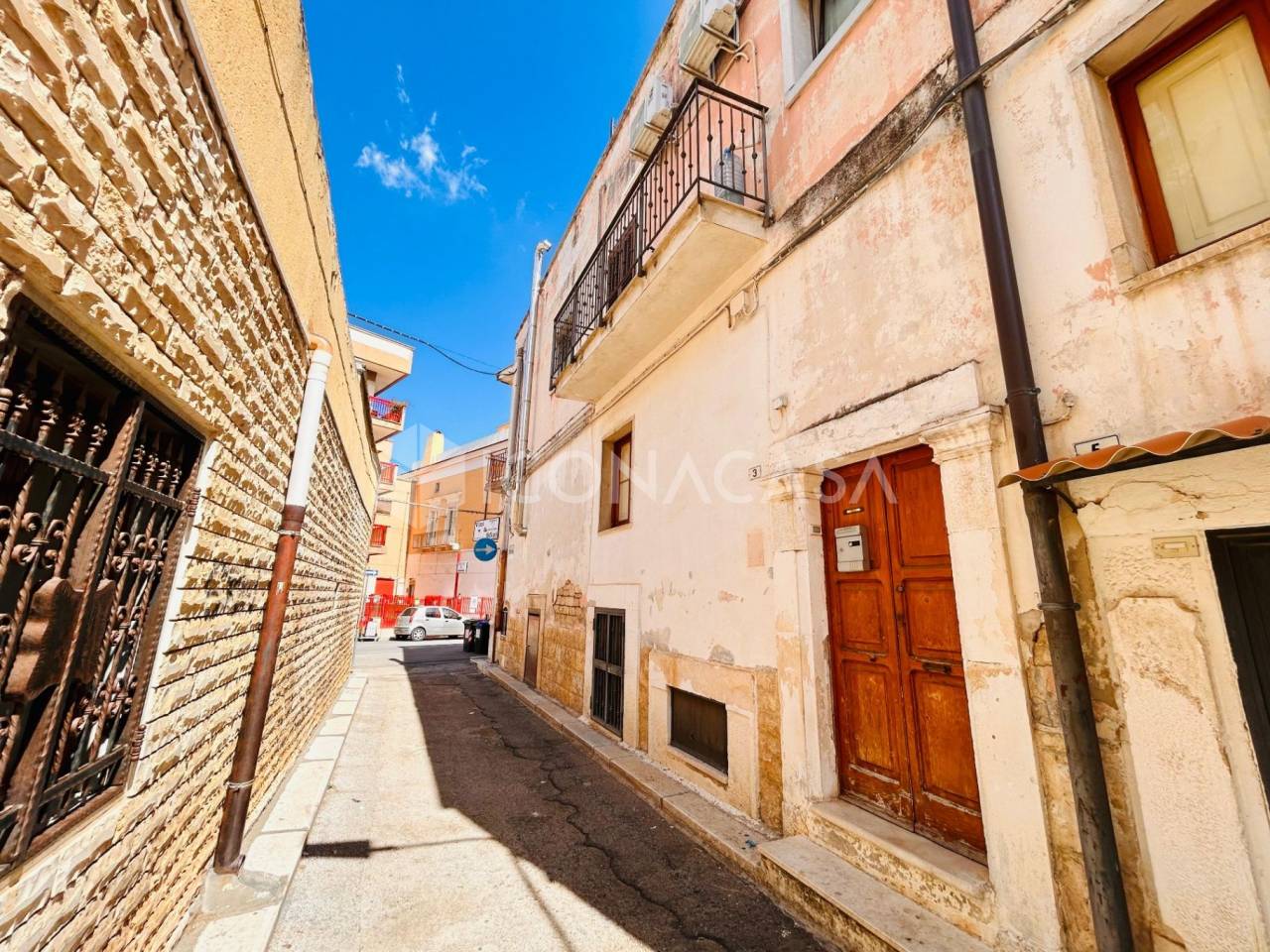 2 rooms Commercial property in Bitetto, Italy No. 315855