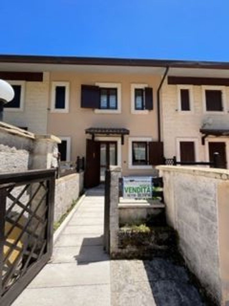 Casa de 3 habitaciónes en Rocca di Mezzo, Italy No. 213943