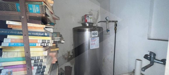 2-Zimmer Gewerbliche Immobilie in Bari, Italy, Nr. 23995 33