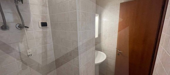 2-Zimmer Gewerbliche Immobilie in Bari, Italy, Nr. 23995 13